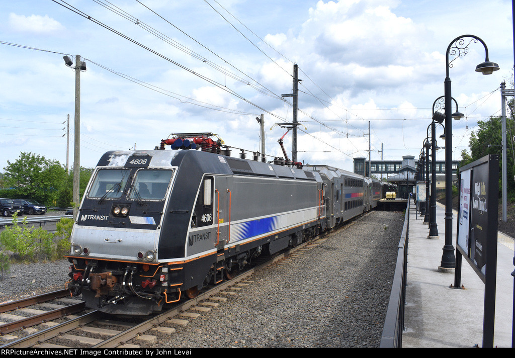 NJT ALP46 # 4606 on the head end of Train # 3260 as it departs South Amboy Depot